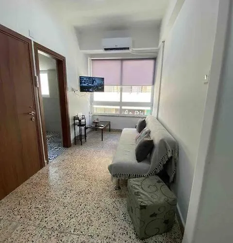 شقة 2 Bedroom In Ermou 4 Minute Walk لارنكا